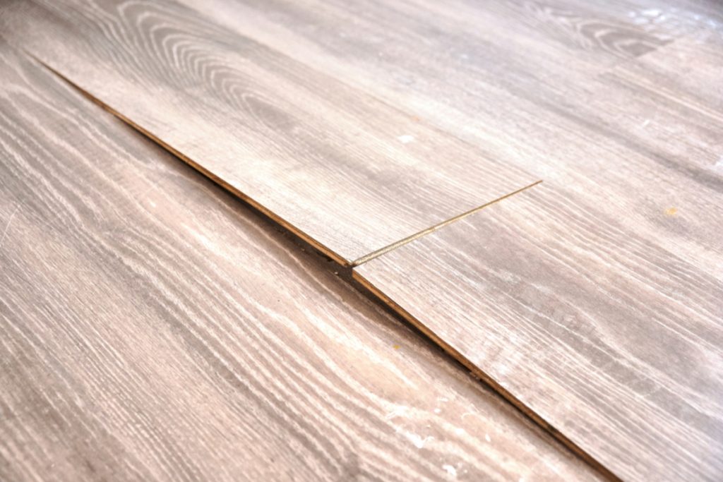 Visual guide on preventing laminate from buckling, highlighting the appeal and care of floating floors.